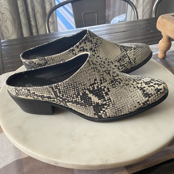 Qupid Snake Print Mule Clog NEW - Picture 2 of 9